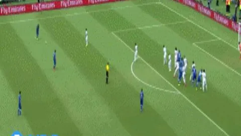 西汉姆积极引进万-比萨卡，曼联拜仁谈判马兹拉维无果而终